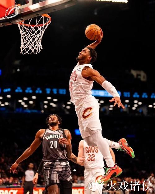 米球王!米切尔快攻上篮打进锁定胜局,末节24分砍下48分 米球王!米切尔快攻上篮打进锁定胜局,末节24分砍下48分